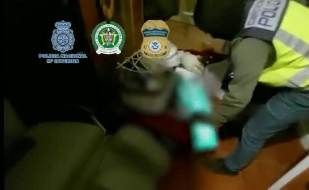 Hallan 2.600 kilos de cocaína y arsenal de guerra en una operación antidroga en Asturias